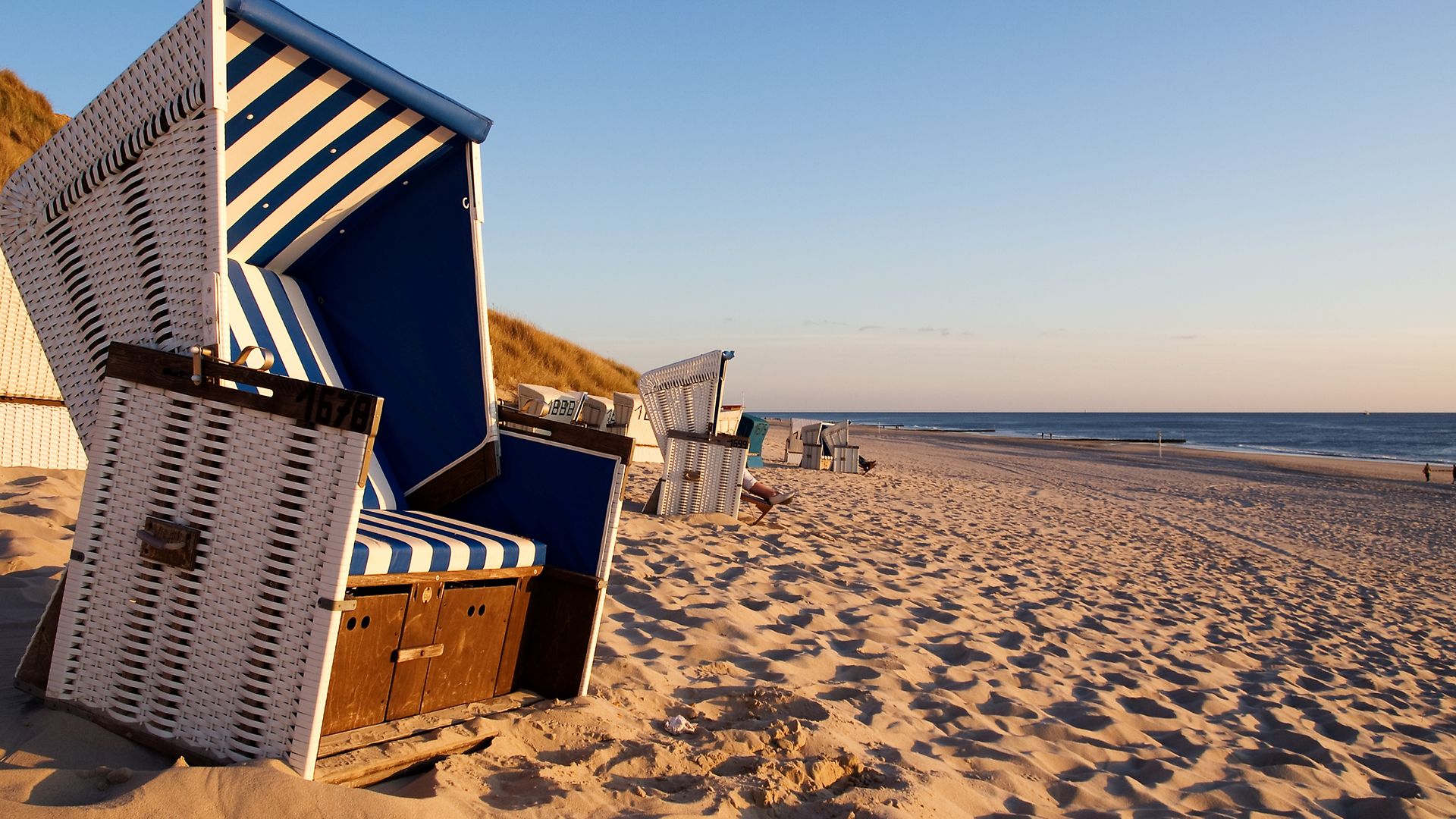 Strandkörbe am Strand auf Sylt